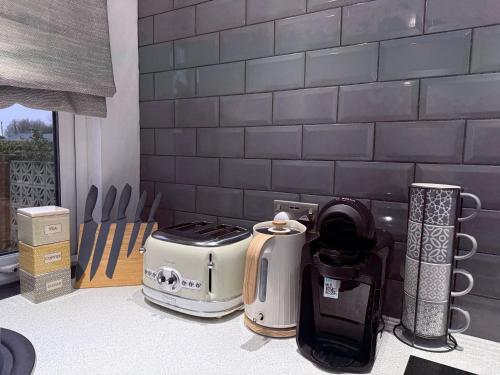 Stunning 2 Bedroom Bungalow - Free Parking - Convenient Location in Вашингтон