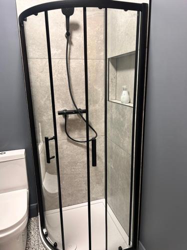 Large double room with a private bathroom in a quiet neighbourhood, Dublín (foto 8)