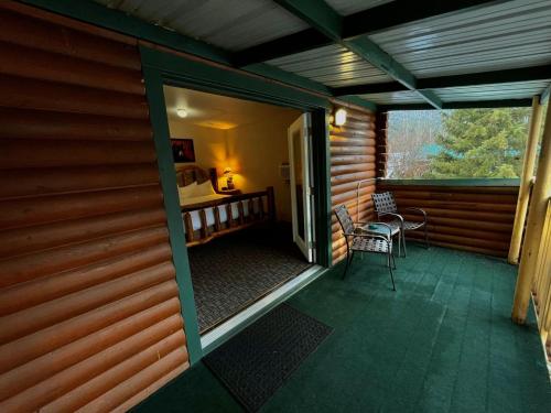 陽台/露台, Riverfront Motel & Cabins in 湯普森瀑布