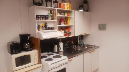 Cozy economy apartment for 4 at the shopping area in Ροβανιέμι