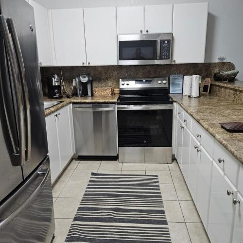 2 bed 2 bath bimini bay condo steps from beach pool clubhouse in Μπίμινι