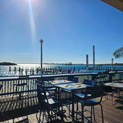 2 bed 2 bath bimini bay condo steps from beach pool clubhouse in Μπίμινι