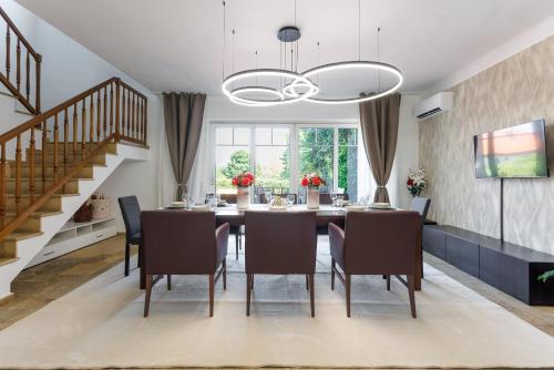 Luxury House with Pool, Garden, AC & Sauna in Perchtoldsdorf