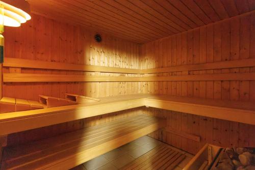 Luxury House with Pool, Garden, AC & Sauna in Perchtoldsdorf