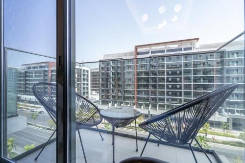 Free housekeeping visits during your stay - StayShort - Trendy Studio in Meydan that is Ideal for 4  in Nad Al Sheba