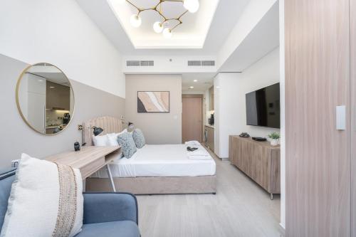 Free housekeeping visits during your stay - StayShort - Trendy Studio in Meydan that is Ideal for 4  in Nad Al Sheba