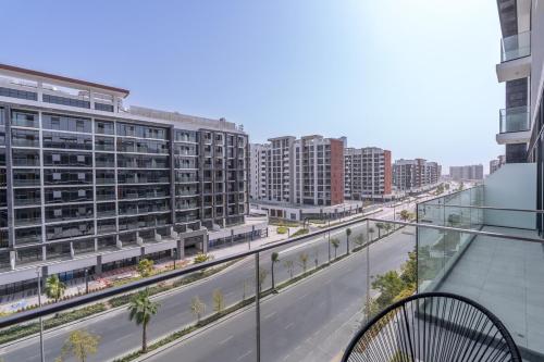 Free housekeeping visits during your stay - StayShort - Trendy Studio in Meydan that is Ideal for 4  in Nad Al Sheba
