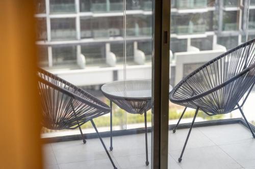 Free housekeeping visits during your stay - StayShort - Trendy Studio in Meydan that is Ideal for 4  in Nad Al Sheba
