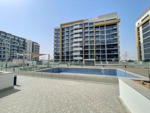 Uima-allas, Free housekeeping visits during your stay - StayShort - Trendy Studio in Meydan that is Ideal for 4  in Nad Al Sheba