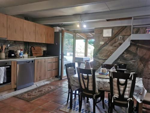 ห้องครัว, Private Pool with Huge Terrace&Garden in บอร์บา เด มอนตันยา