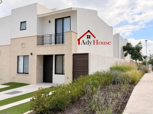 AdyHouse Ziré – khách sạn tại Milenio 3Ra Secc