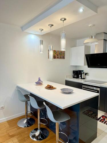 Зручності, Modern family apartment 6 pax - Free Parking - Paris in Сан-Клюд