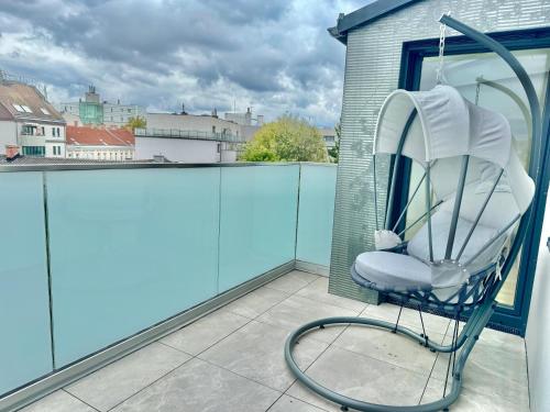 Luxury Rooftop Apartment with Balcony - 15 min to Center in Wien, Österreich
