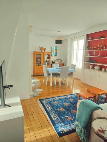 2 rooms, 6th arrondissement, bright, view of Invalides