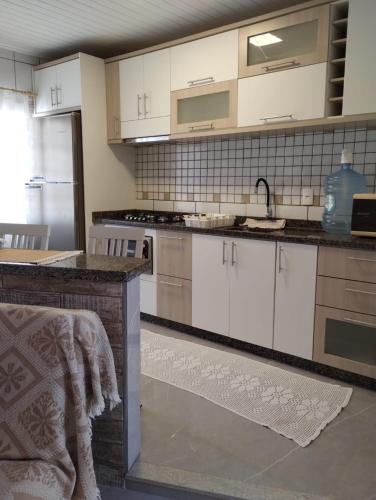 Casa confortavel 200 mts do mar in Armacao