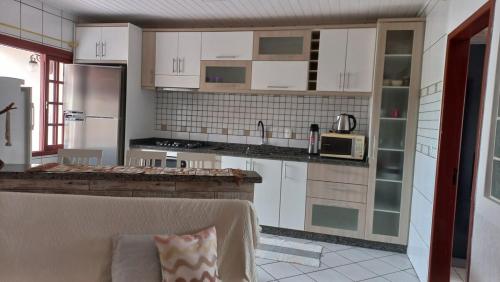 Casa confortavel 200 mts do mar in Armacao