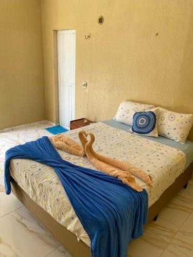 1 double bed, 1 bunk bed