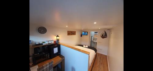 Annex in Chippenham with Parking and WIFI in Chippenham