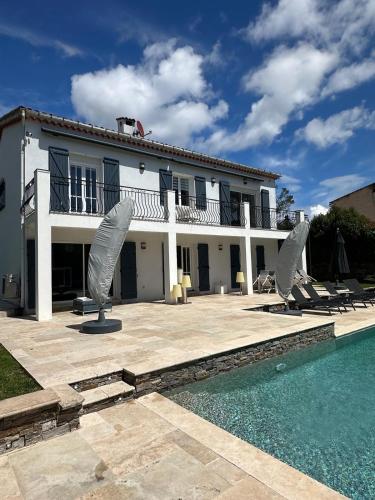 grande villa grande piscine