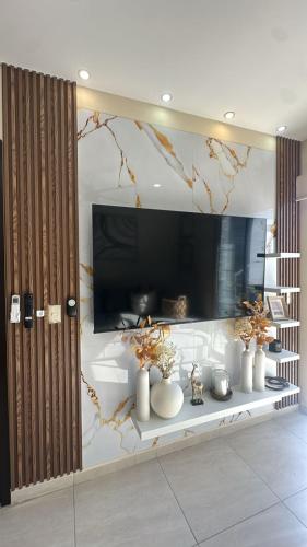 Modern apartment overlooking the ocean in front of the esplanade