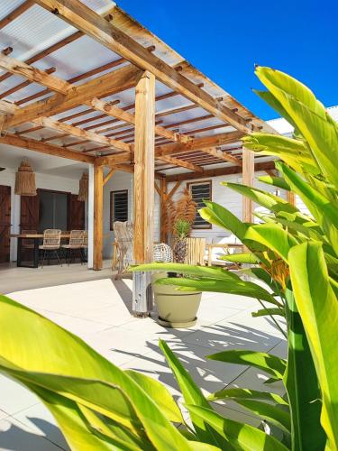 Villa Cayouli à Désirade, piscine privée et vue mer, capacité 6 personnes (Villa Cayouli a Desirade, piscine privee et vue mer, capacite 6 personnes) in La Desirade