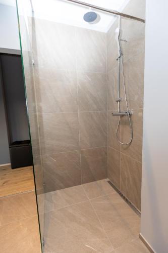 Akureyri Lux Apartments with hot tub access 3