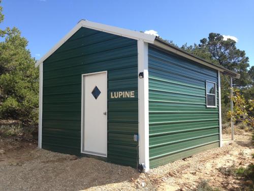 . Lupine Cabin, Glamour Camping, Stunning Skies and Sunrise Views