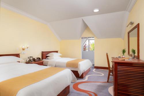 room detail thumbnail 1