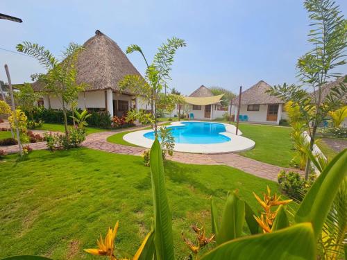 OlaMar, casa a pocos pasos de la playa – khách sạn tại Iztapa