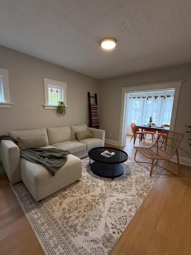 A home in Niagara falls- The Maple and Mist – khách sạn tại Khu đại lộ Victoria