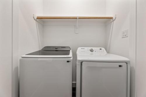 Brand new 3BR 2 5BA townhouse with Hot Tub - image 10