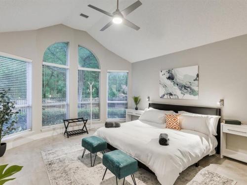 Captivating 6BR 3B Home with Pool & Fire Pit in Mesquite (TX)