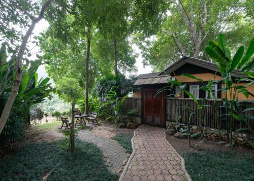 โฮมพุเตย Home Phutoey River Kwai Resort Kanchanaburi