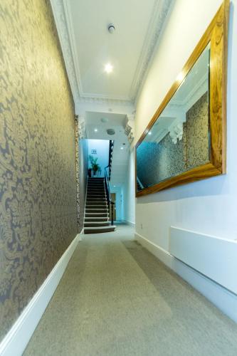 Hyde Park Superior Apartments - image 2