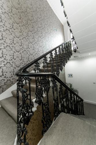 Hyde Park Superior Apartments - image 5
