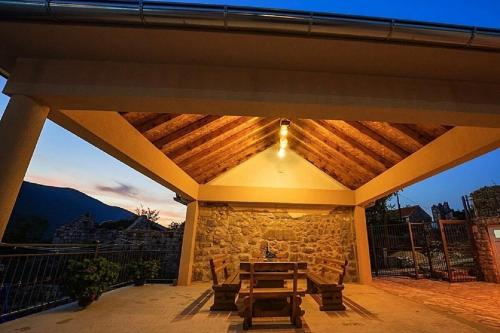 Holiday house Buljanovi Dvori with private pool in Podbablje