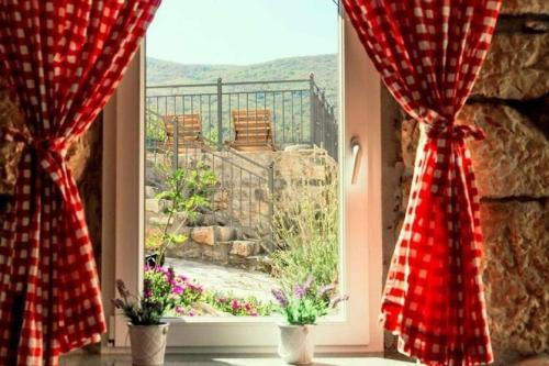 Holiday house Buljanovi Dvori with private pool in Podbablje