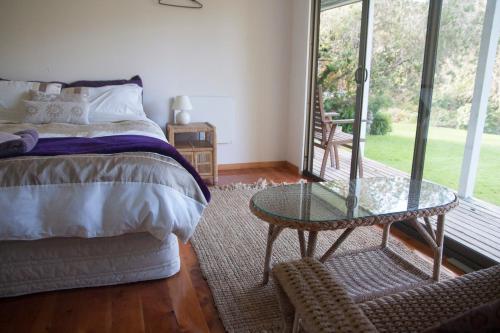 Kawai Purapura Yoga Retreat Centre Kawai Purapura Yoga Retreat Centre is a popular choice amongst travelers in Auckland, whether exploring or just passing through. The property offers a wide range of amenities and perks to ensure you h