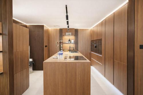 Modern Marina Escape: 3BR Family Retreat at JBR - image 10