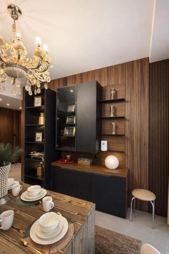Modern Marina Escape: 3BR Family Retreat at JBR - image 12