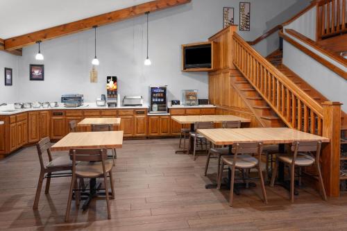 Food and beverages, AmericInn by Wyndham Green Bay West in Green Bay (WI)