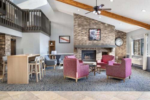 大堂, 阿伯丁活動中心溫德姆阿美瑞辛酒店 (AmericInn by Wyndham Aberdeen - Event Center) in 阿伯丁