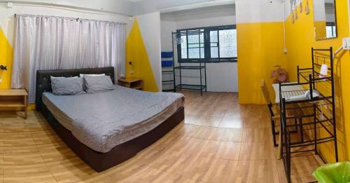 room detail thumbnail 1