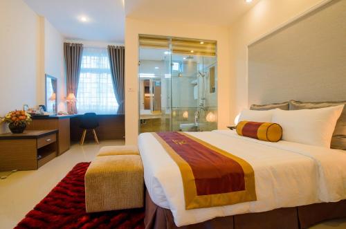 Smile Hotel image