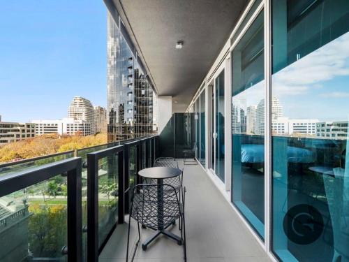 شرفة/ تراس, Minton Apartments in St. Kilda Road