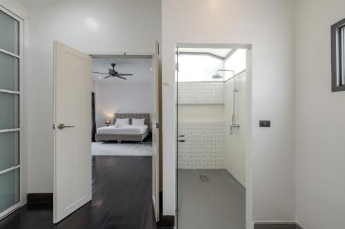 Thong Lo Modern Pool Villa In Center Of Bangkok