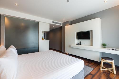 Standard with Bathtub