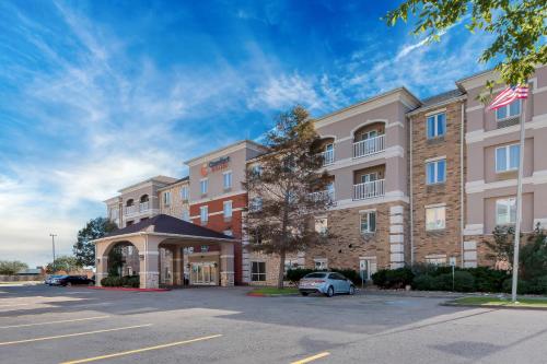 Comfort Suites Central - image 12