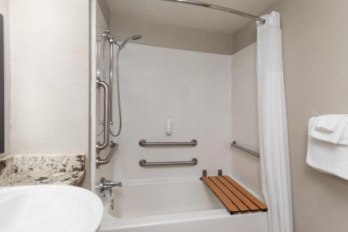 Days Inn by Wyndham Charleston WV in Charleston, USA