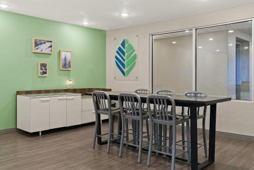 WoodSpring Suites East Lansing - University Area - image 4